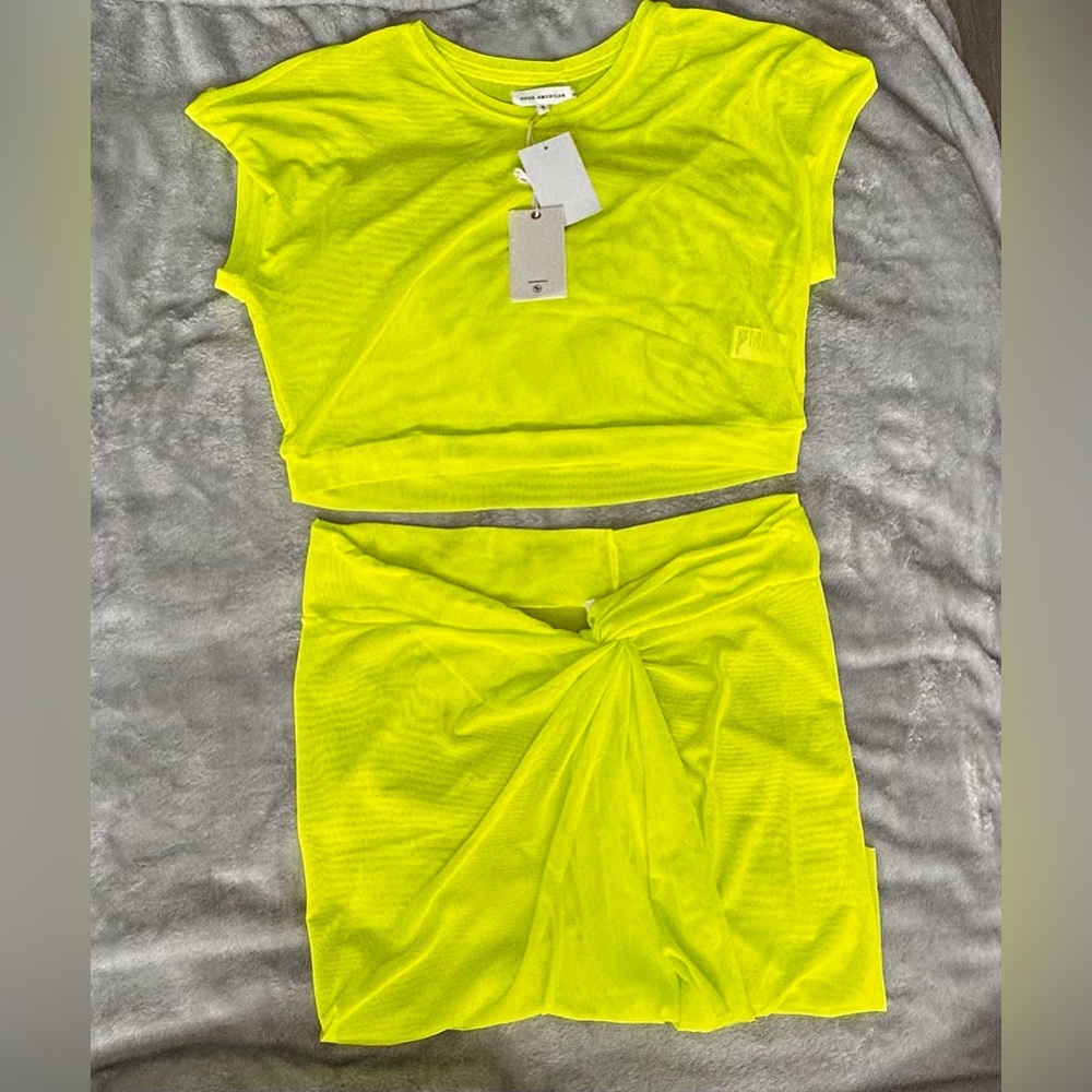 SOLD- Good American Mesh Cropped Tee &
Twisted Sarong - Picture 3 of 3